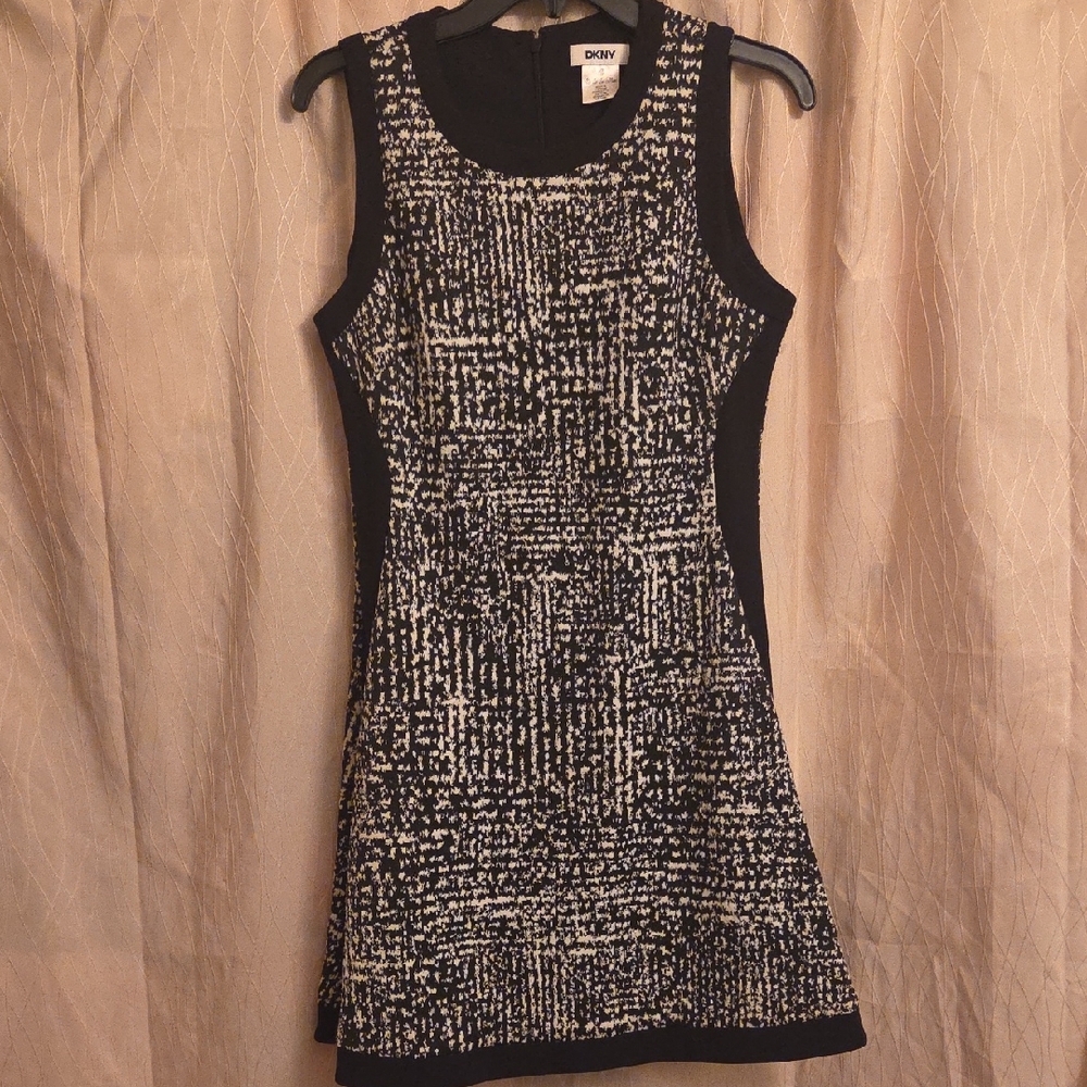 DKNY‎ Black and White Patterned Sleeveless Shift Dress
